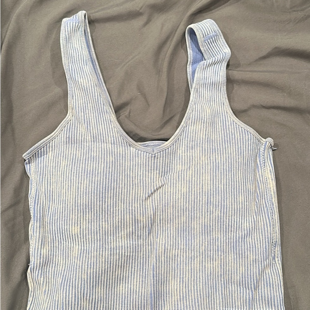 Chic Gray Ribbed Fitted Sleeveless Tank Top